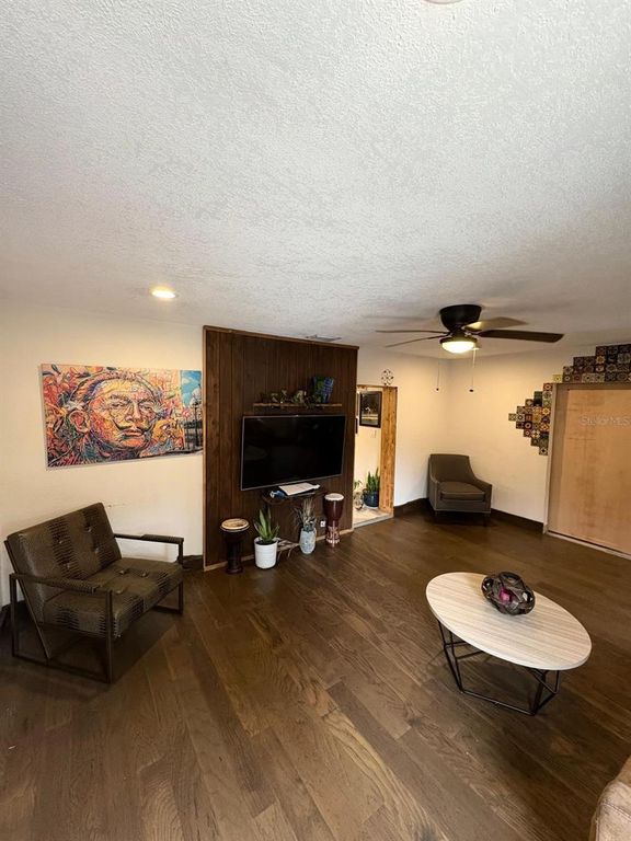 Image 7 of property listing at 10004 MEMORIAL HIGHWAY, Tampa, FL 33615