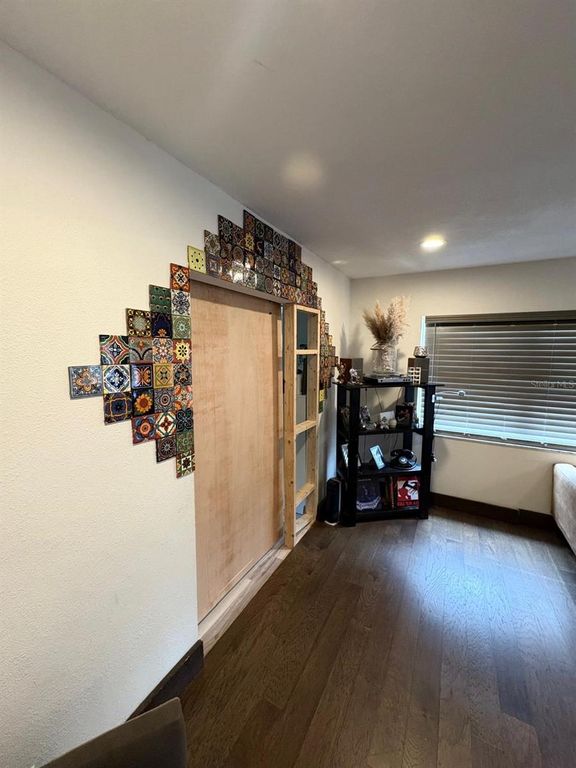 Image 9 of property listing at 10004 MEMORIAL HIGHWAY, Tampa, FL 33615