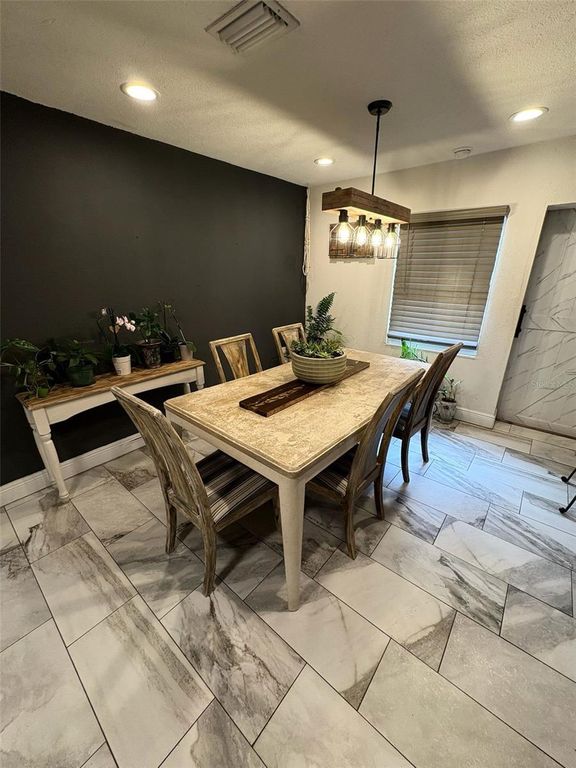 Image 10 of property listing at 10004 MEMORIAL HIGHWAY, Tampa, FL 33615