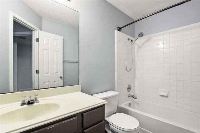 1301 Waterfall Ave, Leander, TX 78641