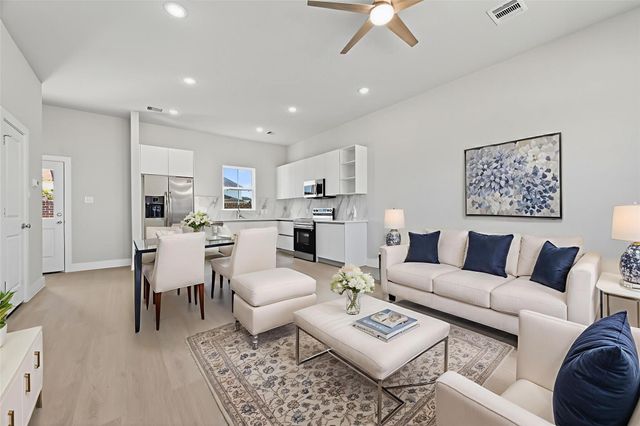 6702 Metro Blvd 9, Houston, TX 77083