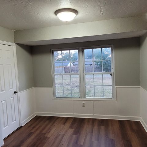 6536 Meadowview Lane, Watauga, TX 76148
