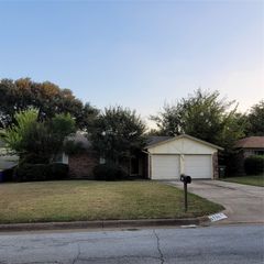 6536 Meadowview Lane, Watauga, TX 76148