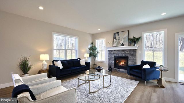 2509 HAWTHORNE DR, Harrisburg, PA 17110