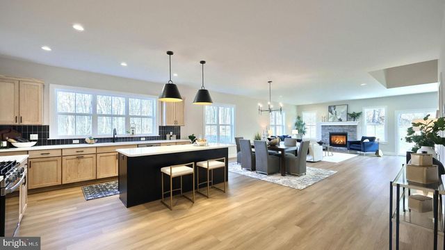 2509 HAWTHORNE DR, Harrisburg, PA 17110