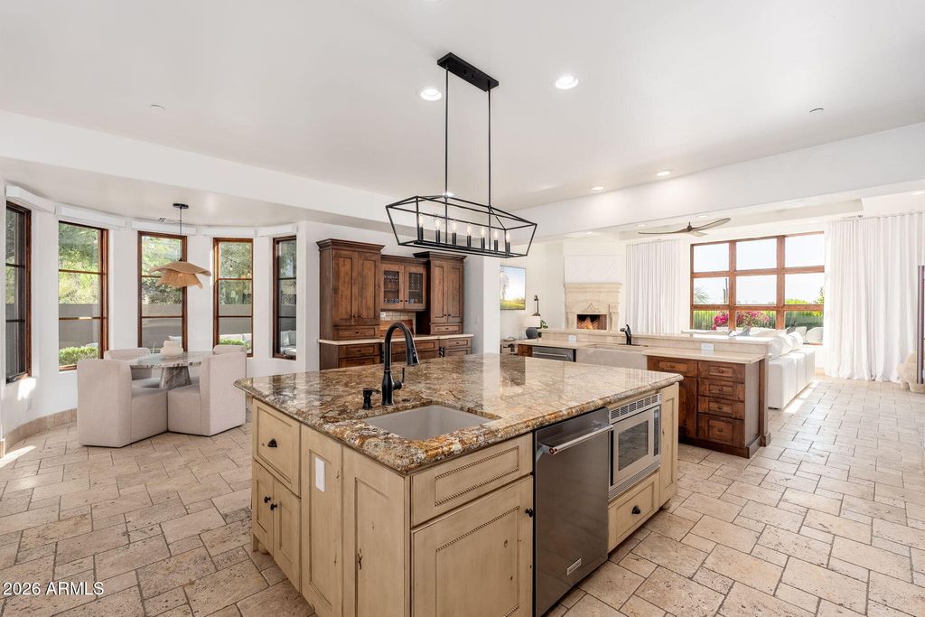 Image 10 of property listing at 21742 N 81ST Street, Scottsdale, AZ 85255