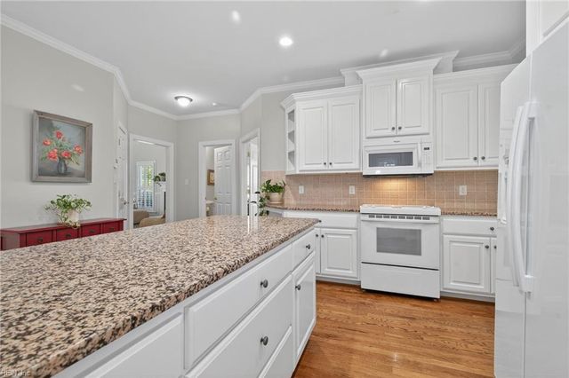 286 Walt Whitman AVE, Newport News, VA 23606