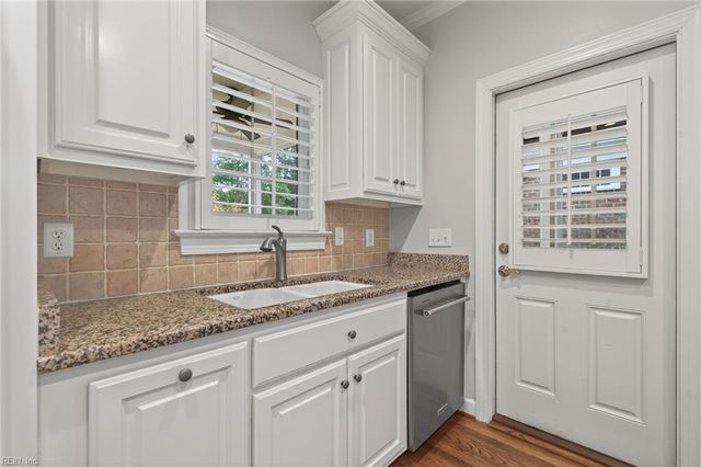 286 Walt Whitman AVE, Newport News, VA 23606