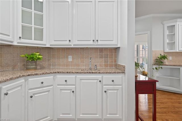 286 Walt Whitman AVE, Newport News, VA 23606