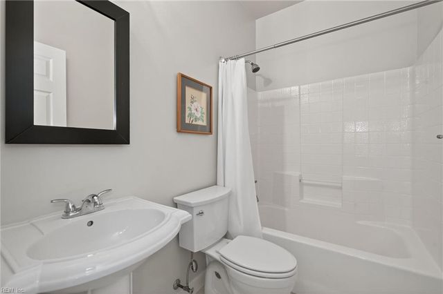 286 Walt Whitman AVE, Newport News, VA 23606