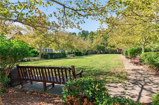 286 Walt Whitman AVE, Newport News, VA 23606