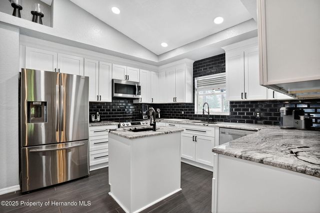 10384 Woodchuck Avenue, Weeki Wachee, FL 34614