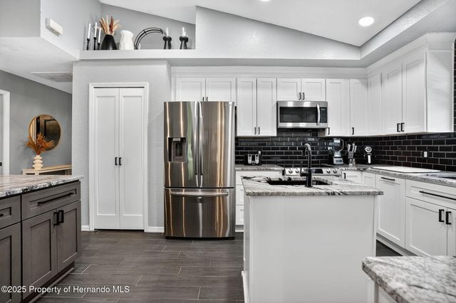 10384 Woodchuck Avenue, Weeki Wachee, FL 34614
