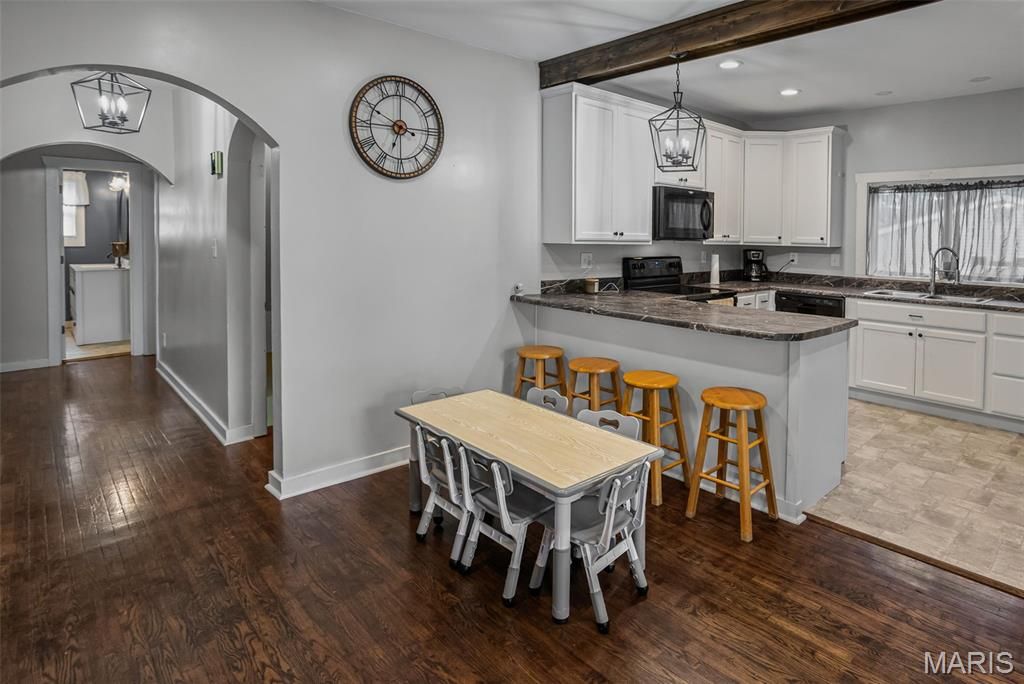 Image 12 of property listing at 702 W Jefferson Street, Pittsfield, IL 62363
