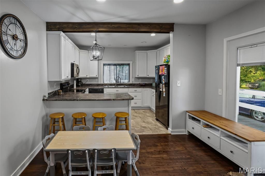 Image 13 of property listing at 702 W Jefferson Street, Pittsfield, IL 62363