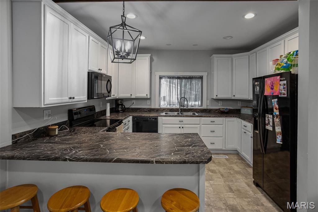 Image 14 of property listing at 702 W Jefferson Street, Pittsfield, IL 62363