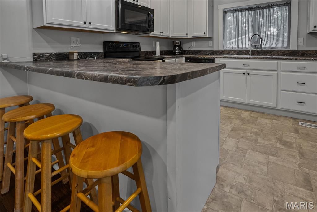 Image 15 of property listing at 702 W Jefferson Street, Pittsfield, IL 62363