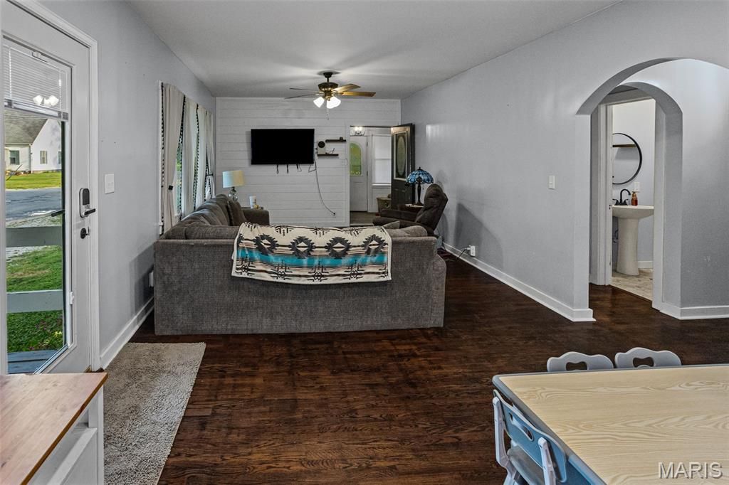 Image 19 of property listing at 702 W Jefferson Street, Pittsfield, IL 62363