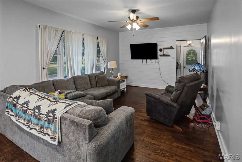 Image 20 of property listing at 702 W Jefferson Street, Pittsfield, IL 62363