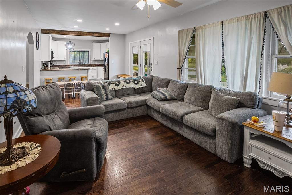 Image 21 of property listing at 702 W Jefferson Street, Pittsfield, IL 62363
