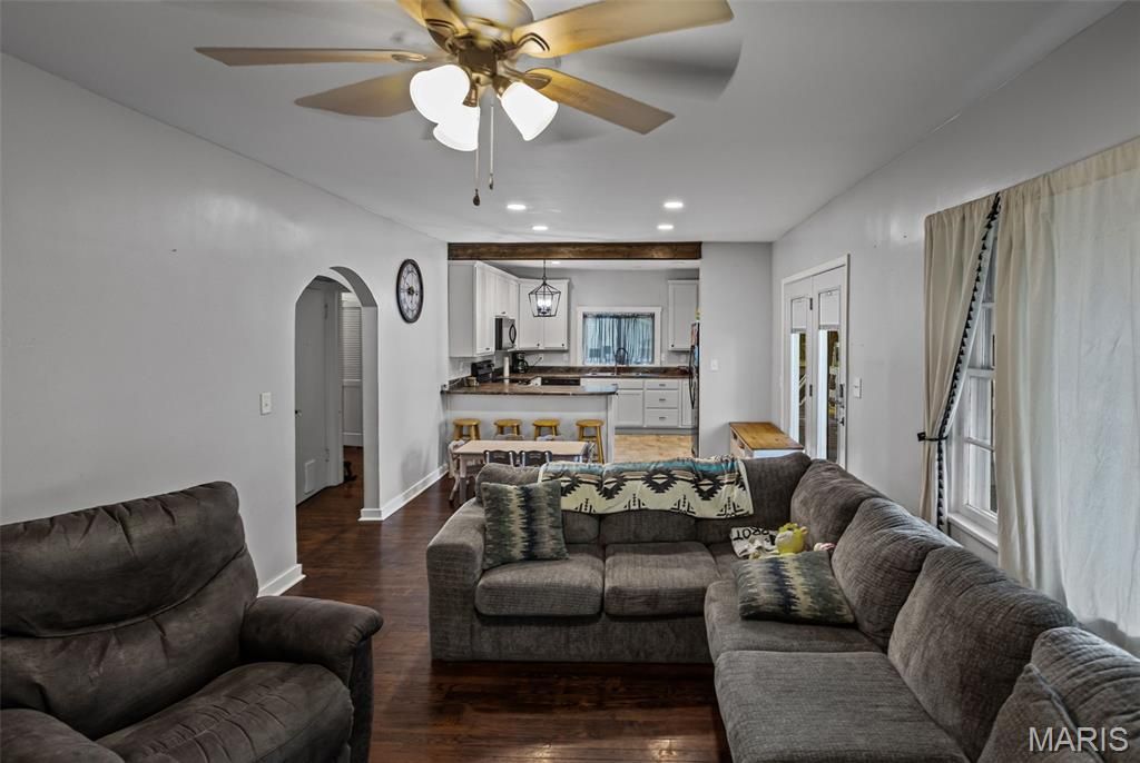 Image 22 of property listing at 702 W Jefferson Street, Pittsfield, IL 62363