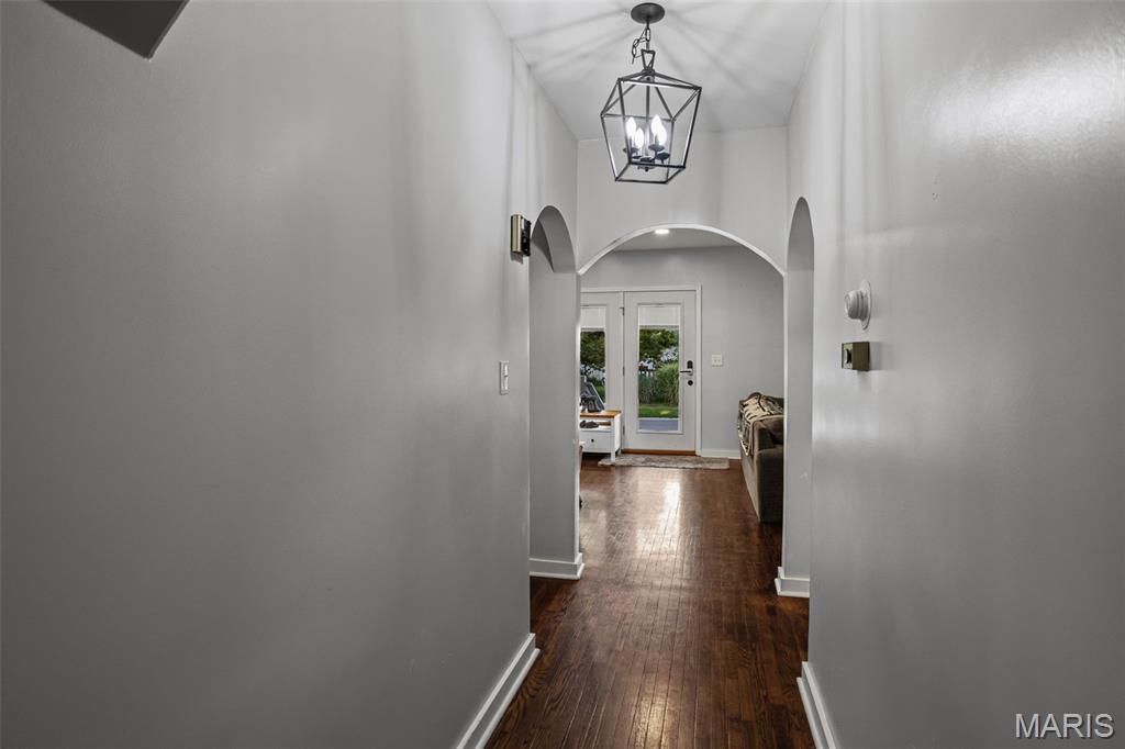 Image 25 of property listing at 702 W Jefferson Street, Pittsfield, IL 62363