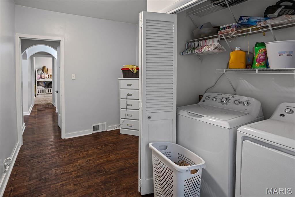 Image 37 of property listing at 702 W Jefferson Street, Pittsfield, IL 62363
