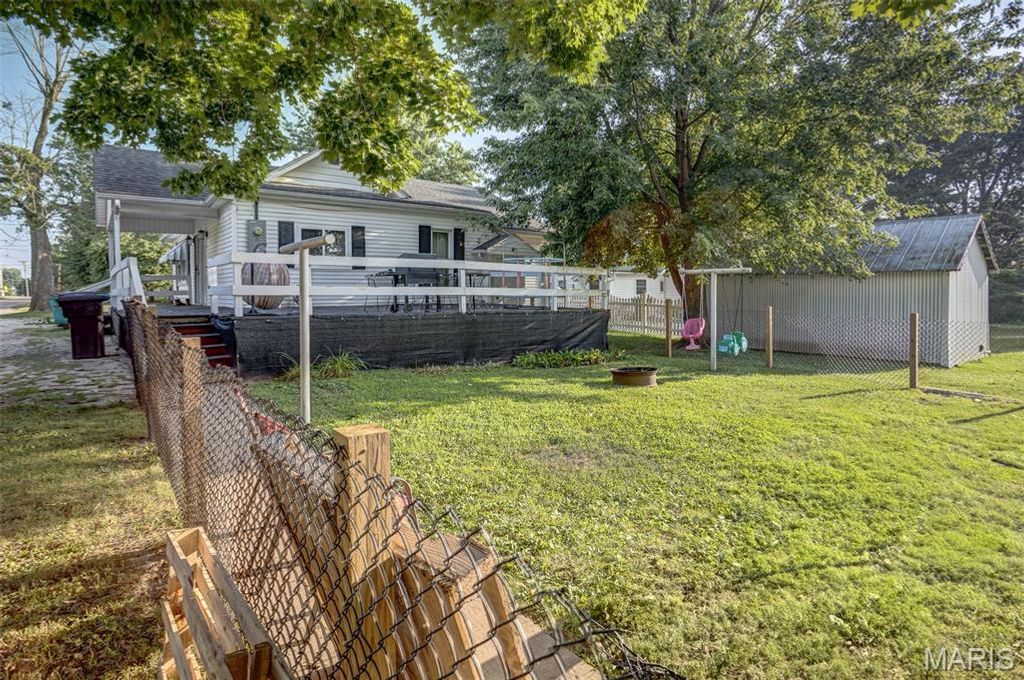 Image 44 of property listing at 702 W Jefferson Street, Pittsfield, IL 62363