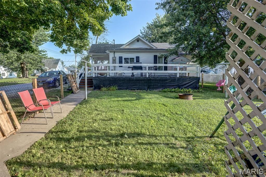 Image 45 of property listing at 702 W Jefferson Street, Pittsfield, IL 62363