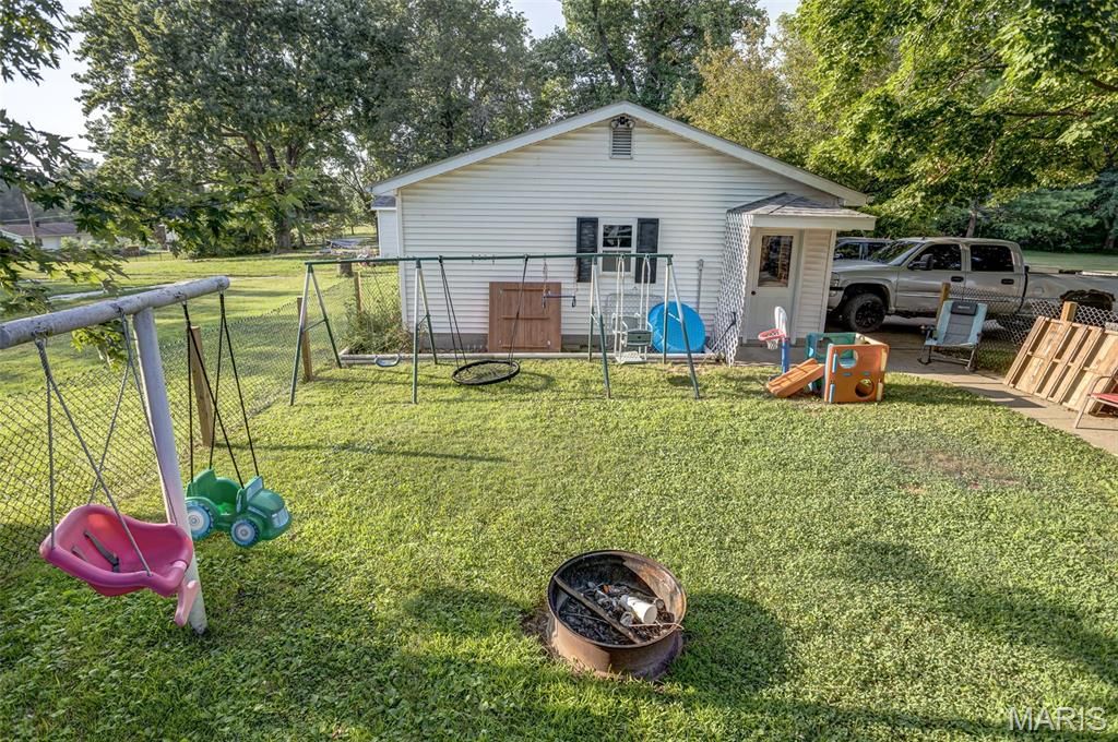 Image 50 of property listing at 702 W Jefferson Street, Pittsfield, IL 62363