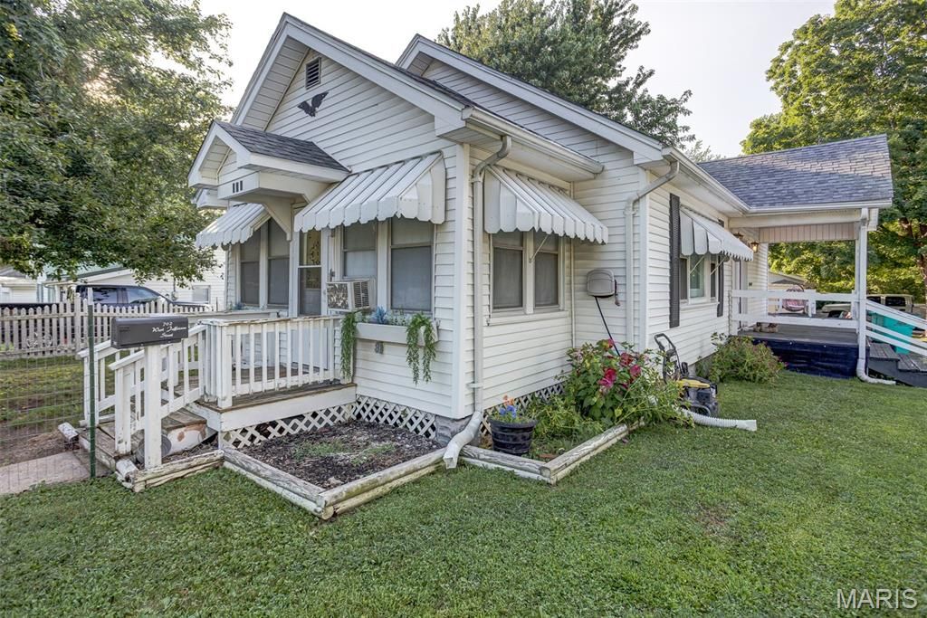 Image 52 of property listing at 702 W Jefferson Street, Pittsfield, IL 62363