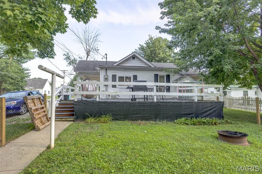 Image 53 of property listing at 702 W Jefferson Street, Pittsfield, IL 62363