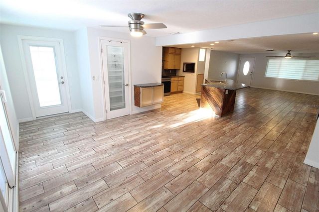5521 YORKSHIRE WAY, Sarasota, FL 34231