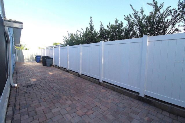 5521 YORKSHIRE WAY, Sarasota, FL 34231