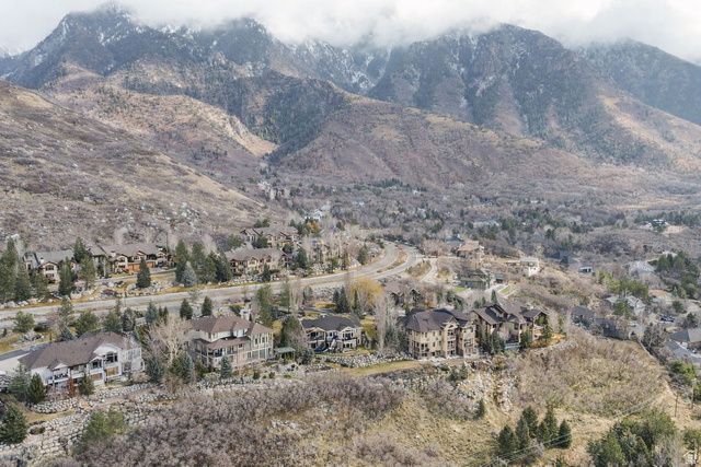 10346 S GRAYROCK CT, Sandy, UT 84092