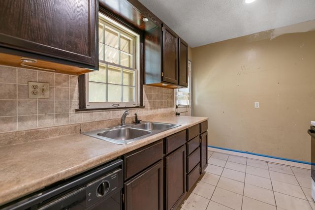 2128 N Erie Ave, Wichita, KS 67214