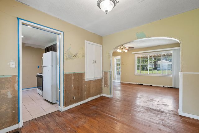 2128 N Erie Ave, Wichita, KS 67214