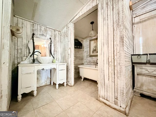 11 Short Cut Road, Lumber City, GA 31549