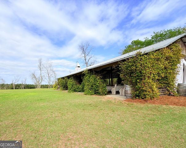 11 Short Cut Road, Lumber City, GA 31549