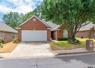 5821 Cross Creek Cir, Tyler, TX 75703