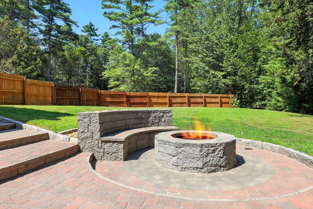 231 Stage Road, Nottingham, NH 03290