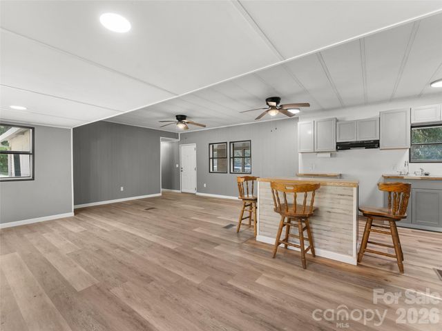 40 Morning Dove Lane, Flat Rock, NC 28731