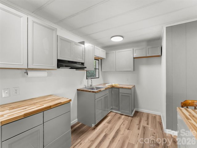 40 Morning Dove Lane, Flat Rock, NC 28731