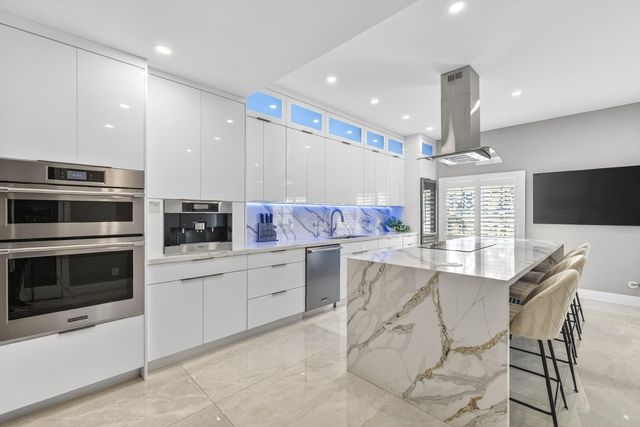 724 SW 1st Avenue, Pompano Beach, FL 33060