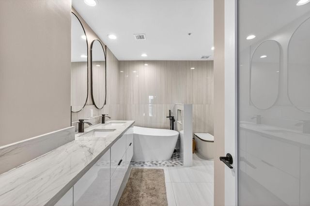 724 SW 1st Avenue, Pompano Beach, FL 33060