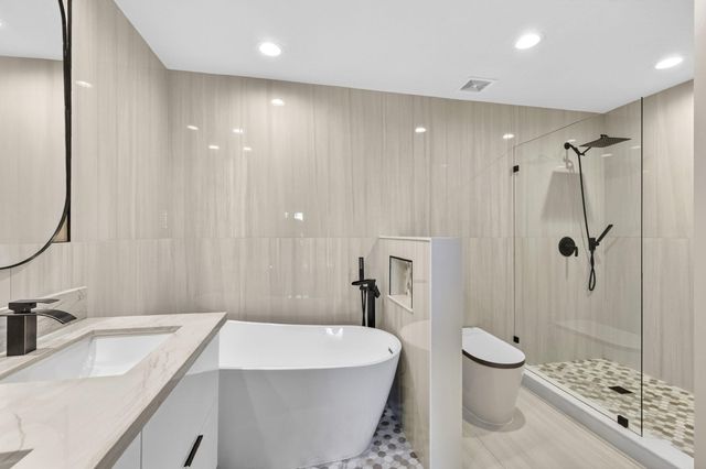 724 SW 1st Avenue, Pompano Beach, FL 33060