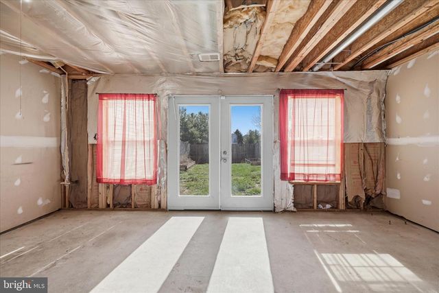 32 BRUCE DR, Charles Town, WV 25414