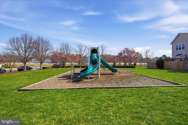 32 BRUCE DR, Charles Town, WV 25414