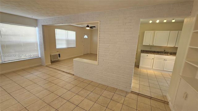 6118 Plunkett St 1, Hollywood, FL 33023