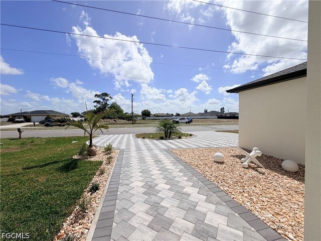 922 santa barbara BLVD N, Cape Coral, FL 33993